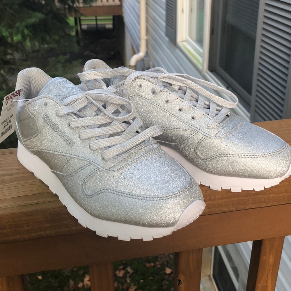 ‼️NEW‼️Sliver Reebok Classics!